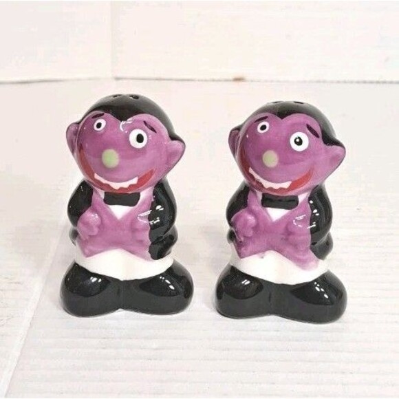 Spooky Halloween Dracula Shiny Goth Salt & Pepper Shakers Ceramic 3" Vampire - Picture 1 of 5